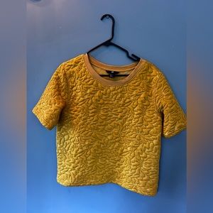 H&M•Women’s mustard yellow shirt•crop top•quilted pattern🐤 Small